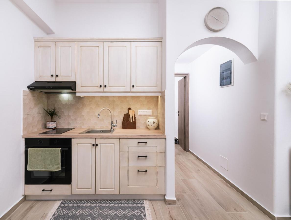 Central Apartments “Evanthia” Pitsidia Extérieur photo